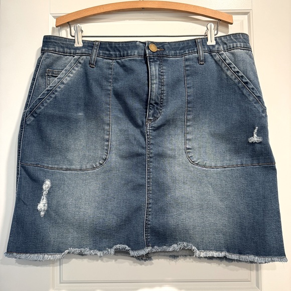Democracy Dresses & Skirts - Democracy "Ab"Solution Patch Pocket Denim Jean Skirt Women's 16 Distressed EUC